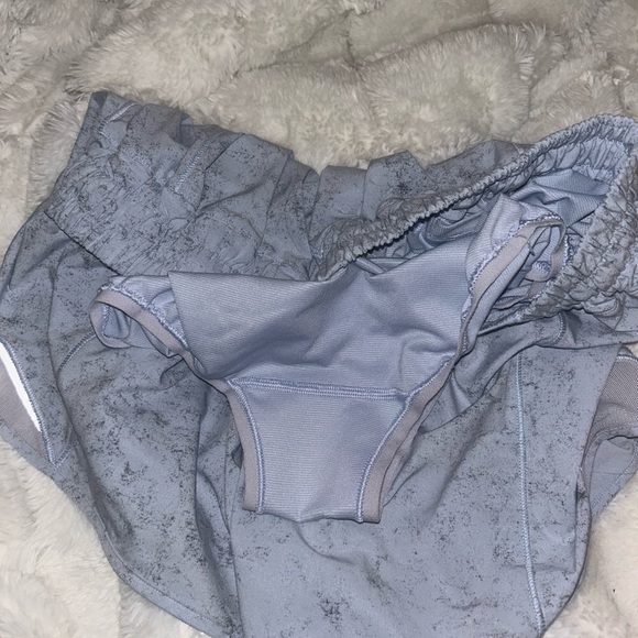 lululemon size 8 hotty hot low rise blue speckled shorts. - Picture 6 of 6